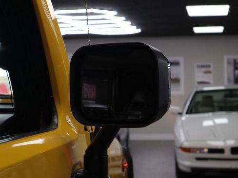 Used 2005 HUMMER H2 SUT w/ Preferred Equipment Group image 16