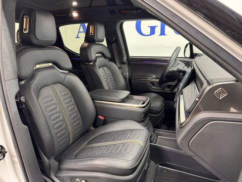 Used 2022 Rivian R1T Adventure image 13