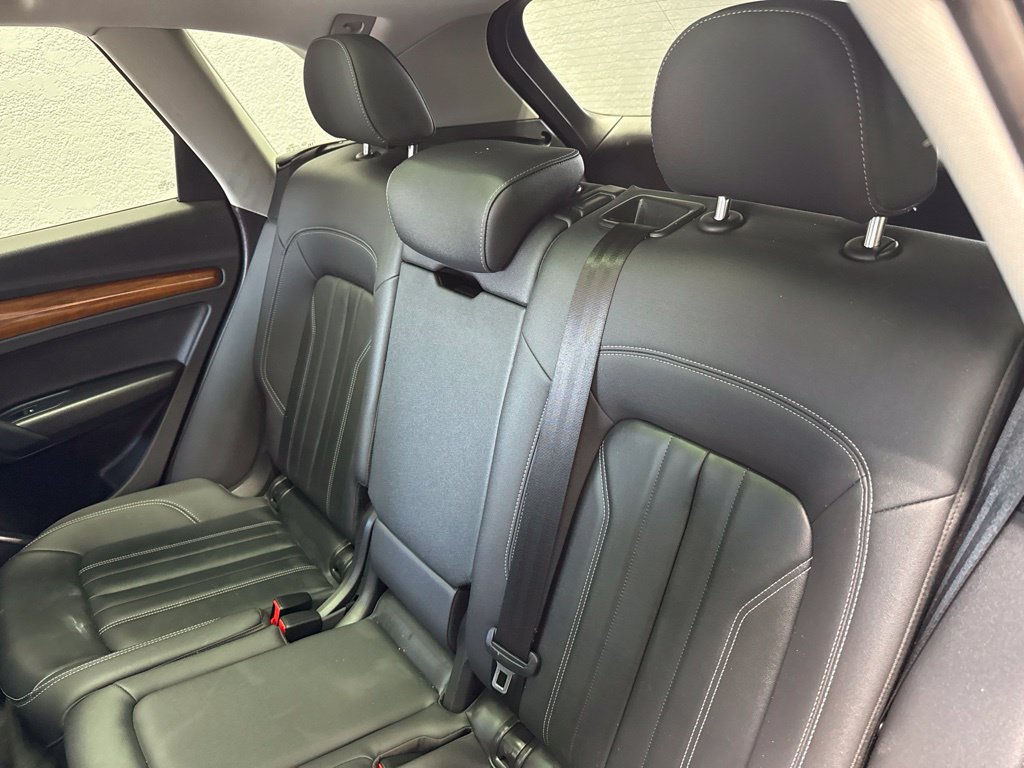 Used 2023 Audi Q5 2.0T Premium w/ Convenience Package AWD/4WD image 17