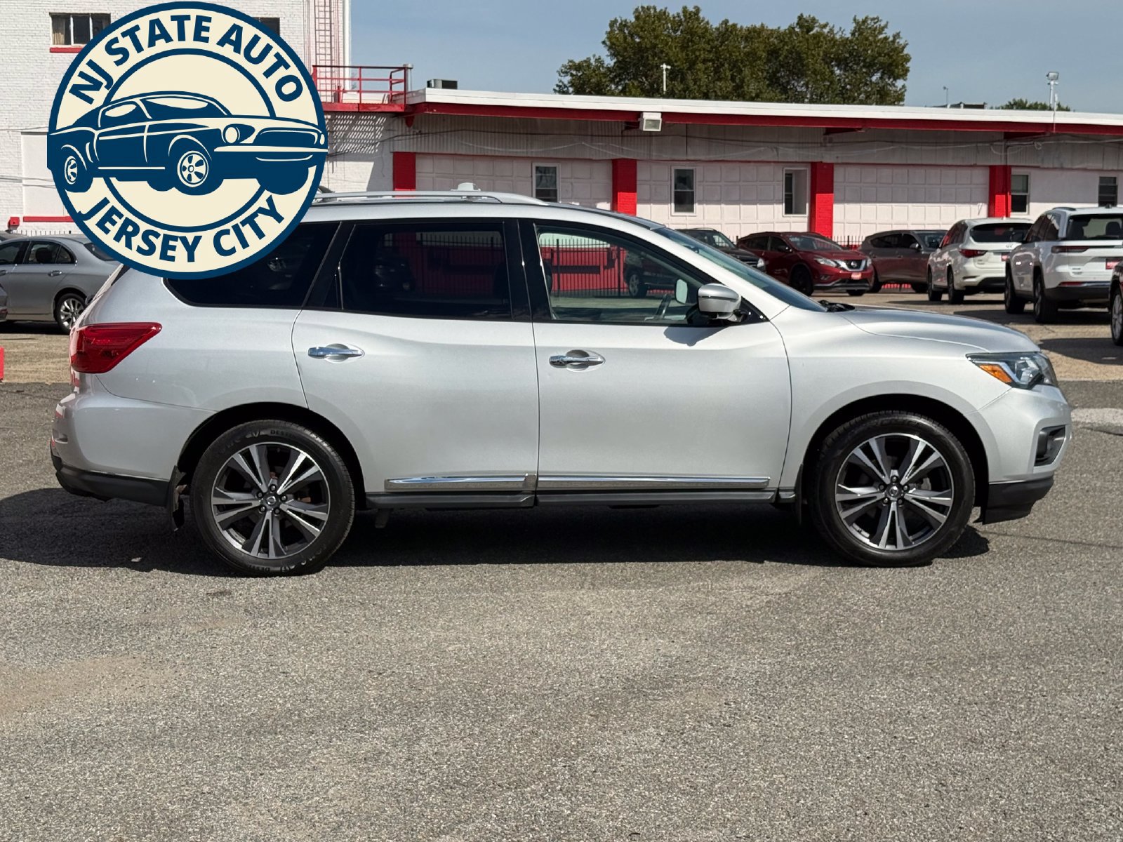 Used 2017 Nissan Pathfinder Platinum w/ Cargo Package AWD/4WD image 15
