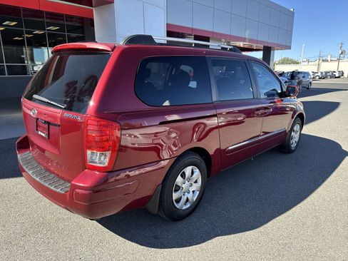 Used 2008 Hyundai Entourage GLS image 4