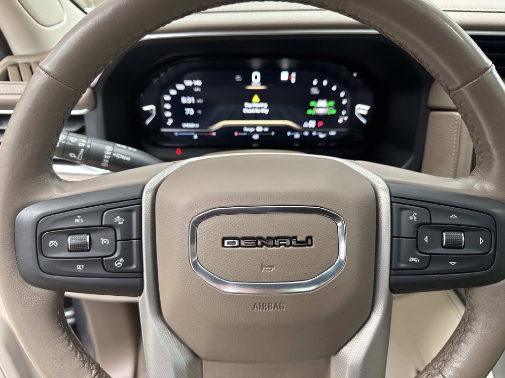 Used 2022 GMC Yukon Denali w/ Denali Premium Package AWD/4WD image 30