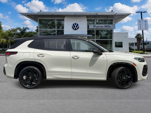 New 2026 Volkswagen Tiguan SE R-Line FWD image 2