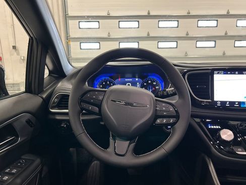 New 2026 Chrysler Pacifica Limited w/ S Appearance Package image 29