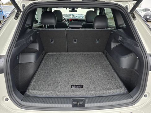 New 2026 Volkswagen Tiguan SE R-Line image 17