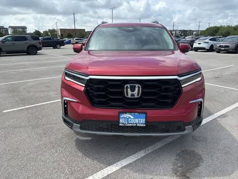 Certified 2025 Honda Pilot Touring image 8