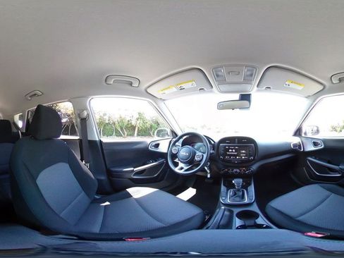 Used 2025 Kia Soul LX w/ LX Technology Package FWD image 40