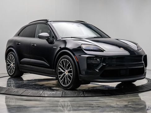 Used 2025 Porsche Macan 4 Electric AWD/4WD image 22