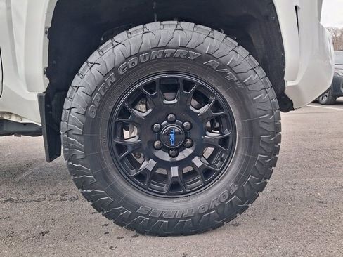 Used 2024 Toyota Tacoma TRD Sport w/ TRD Sport Upgrade Package image 10