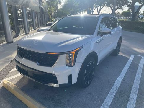 Used 2025 Kia Sorento EX w/ Panoramic Sunroof Package FWD image 2