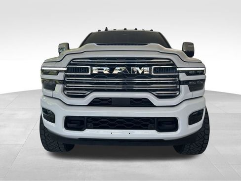 Used 2025 RAM 2500 Laramie AWD/4WD image 12