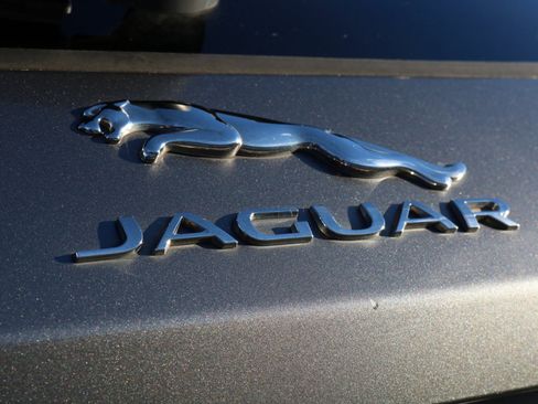 Used 2019 Jaguar F-PACE S image 14