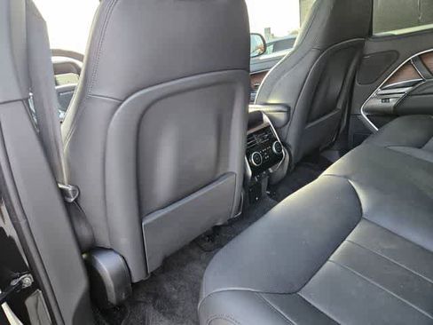 Used 2025 Land Rover Range Rover SE image 18
