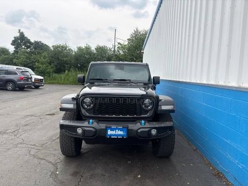 Used 2024 Jeep Wrangler Unlimited AWD/4WD image 3