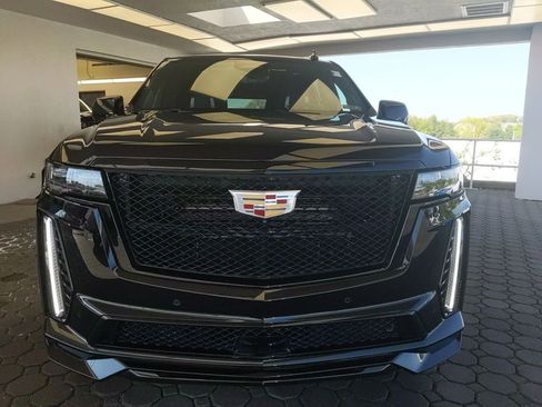Used 2023 Cadillac Escalade ESV V AWD/4WD image 2