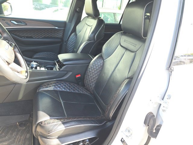 Used 2023 Jeep Grand Cherokee L Summit w/ Advanced Protech Group IV AWD/4WD image 18