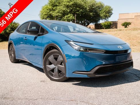 Used 2025 Toyota Prius LE FWD image 1