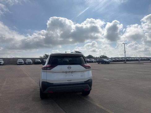 Certified 2023 Nissan Rogue SV FWD image 10