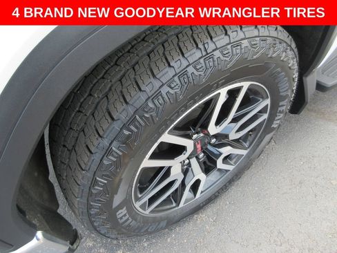 Used 2022 GMC Sierra 1500 SLT w/ SLT Premium Package AWD/4WD image 2