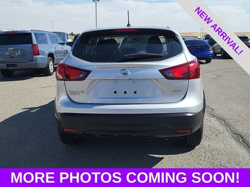 Used 2018 Nissan Rogue Sport S AWD/4WD image 9