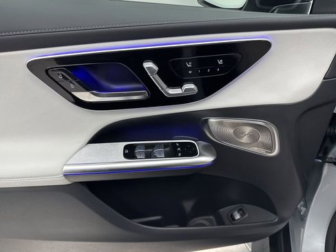 Used 2025 Mercedes-Benz GLC 300 4MATIC image 17