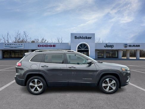 Used 2019 Jeep Cherokee Limited AWD/4WD image 2