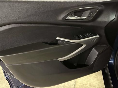 Used 2024 Chevrolet Trax LS w/ LS Convenience Package FWD image 16
