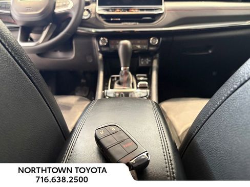 Used 2024 Jeep Compass Trailhawk image 31