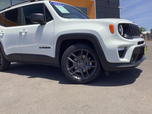 Used 2021 Jeep Renegade Latitude FWD image 3