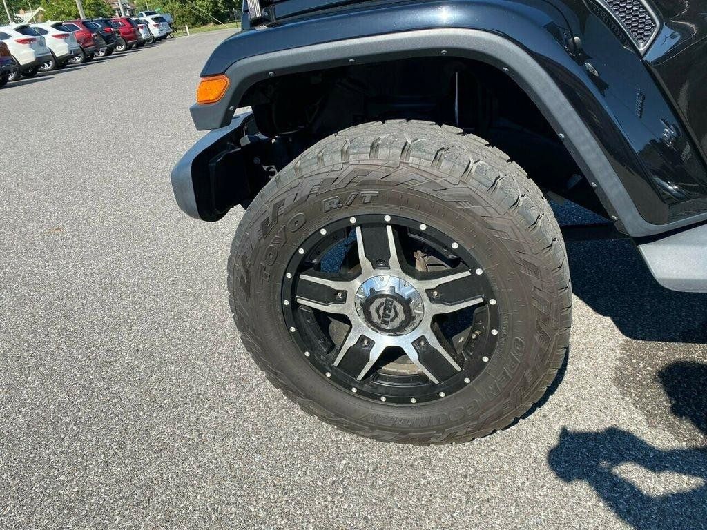 Used 2019 Jeep Wrangler Unlimited Sahara AWD/4WD image 9