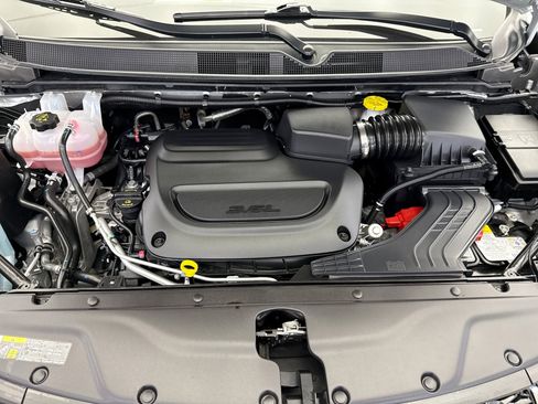 Used 2026 Chrysler Pacifica Select image 22