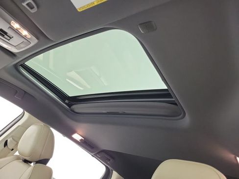 Used 2021 Toyota Sienna XLE FWD image 21