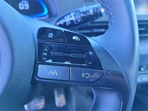 Used 2025 Hyundai Elantra Sport image 23