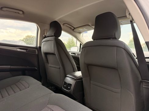 Used 2019 Ford Fusion SE FWD image 16