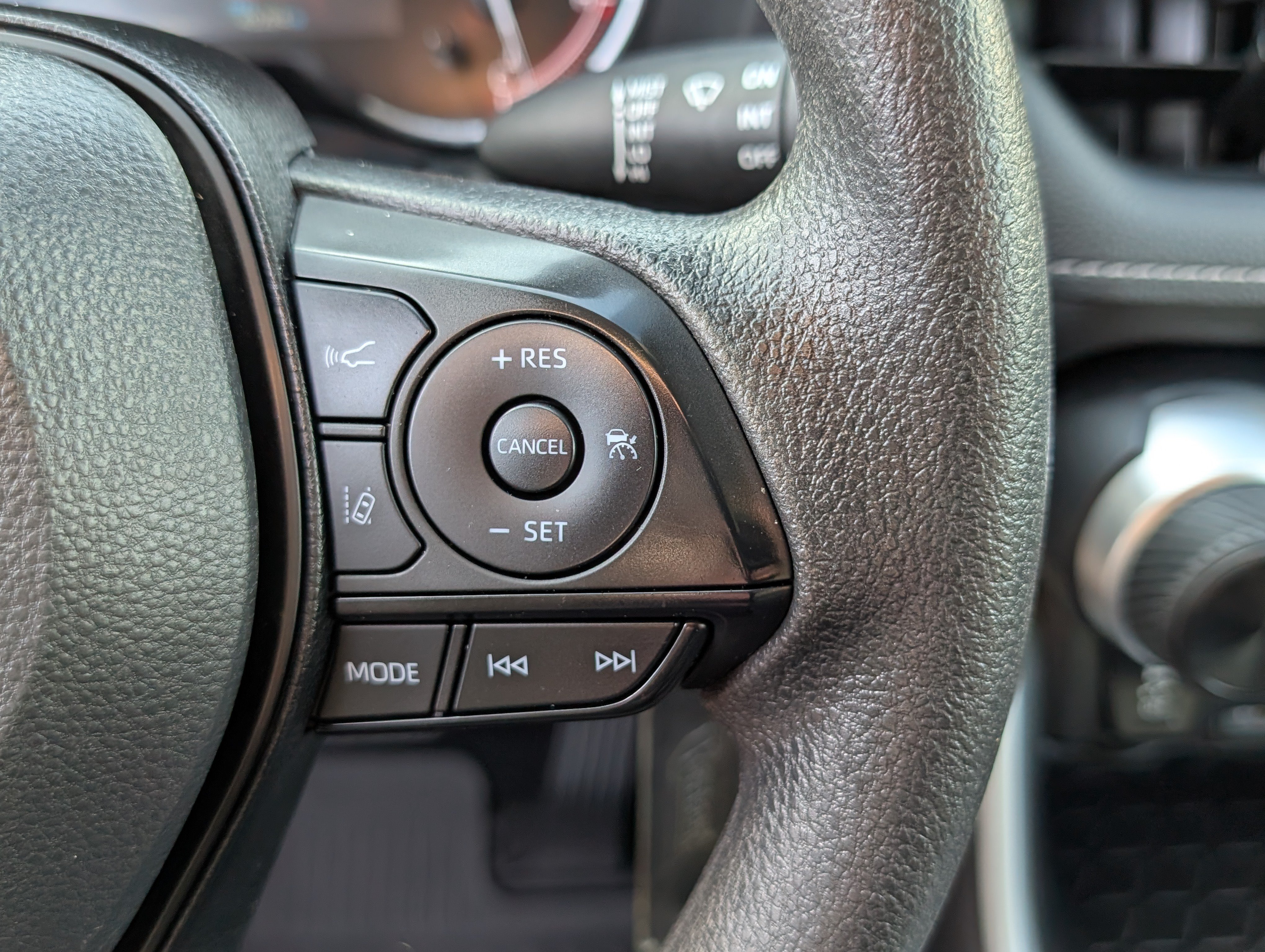 Used 2024 Toyota RAV4 LE AWD/4WD image 19
