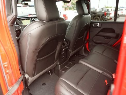 Used 2023 Jeep Wrangler Unlimited Sahara AWD/4WD image 11