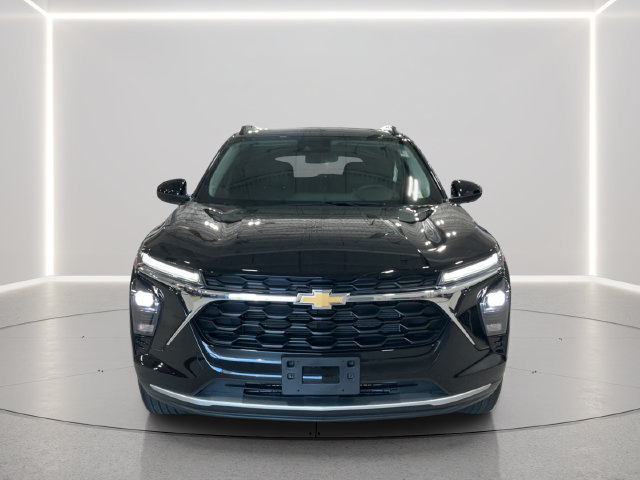 Used 2025 Chevrolet Trax LT w/ LT Convenience Package FWD image 9