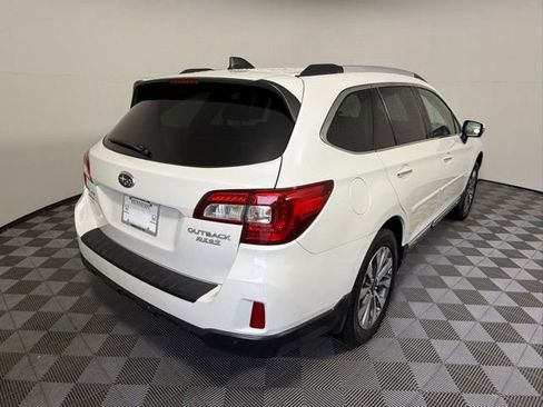 Used 2017 Subaru Outback 2.5i Touring AWD/4WD image 6