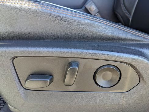 Used 2024 GMC Sierra 2500 AT4 image 50