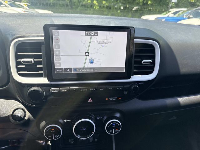 Used 2024 Hyundai Venue Limited FWD image 22