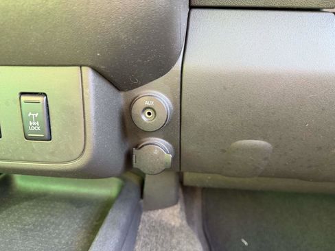 Used 2012 Nissan Frontier PRO-4X AWD/4WD image 24