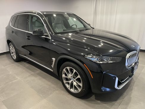 Certified 2024 BMW X5 xDrive40i w/ Premium Package AWD/4WD image 3