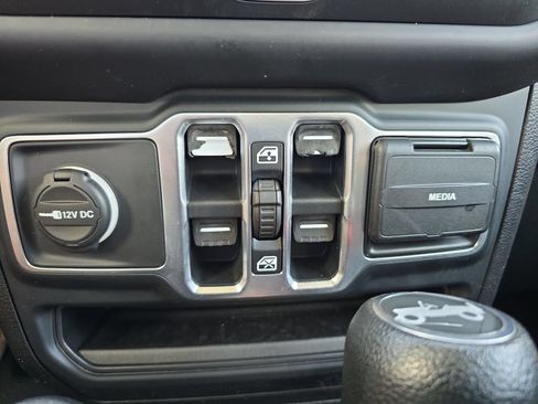 Used 2018 Jeep Wrangler Unlimited Sport S AWD/4WD image 15