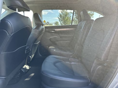 Certified 2022 Toyota Highlander Platinum image 28