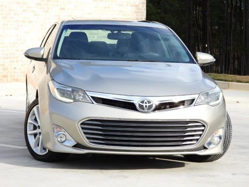 Used 2015 Toyota Avalon Limited image 12