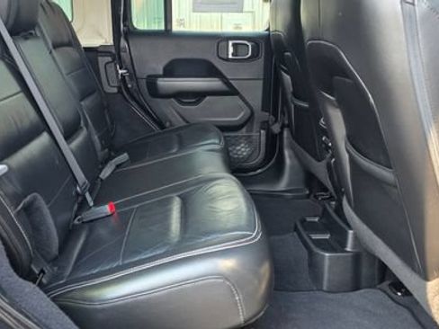 Used 2018 Jeep Wrangler Unlimited Sahara AWD/4WD image 14