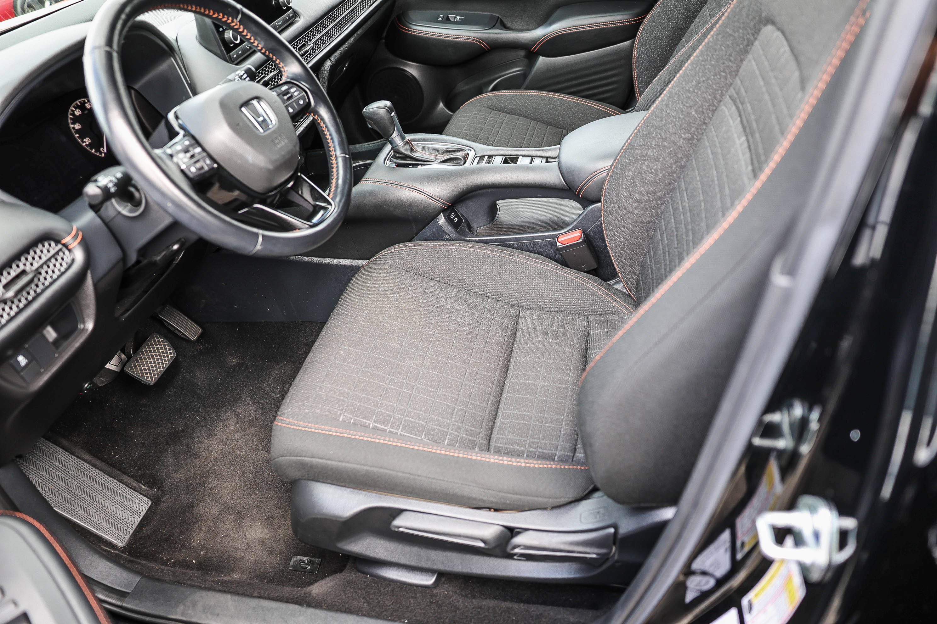 Certified 2025 Honda HR-V Sport image 9