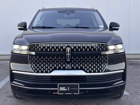 New 2025 Lincoln Navigator Reserve AWD/4WD image 9