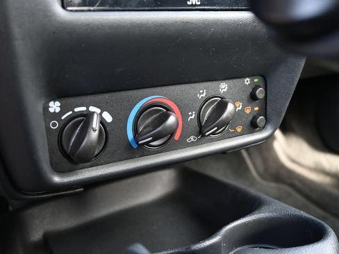 Used 2005 Chevrolet Cavalier Sedan w/ Preferred Equipment Group FWD image 15