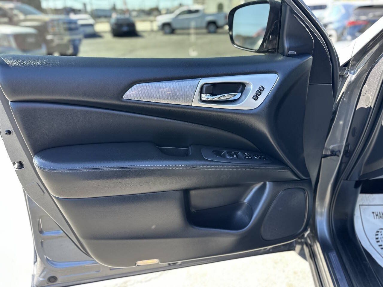 Used 2018 Nissan Pathfinder SL FWD image 8
